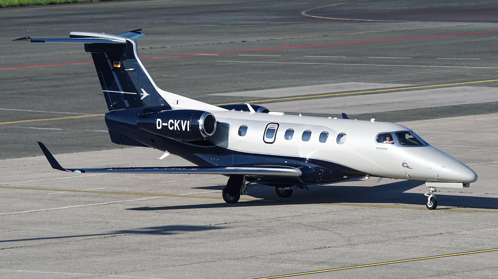 Embraer Phenom 300 külső nézet