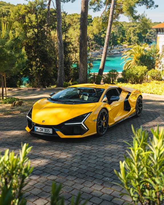 Lamborghini Revuelto külső fotó