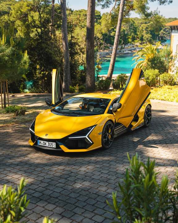 Lamborghini Revuelto külső fotó