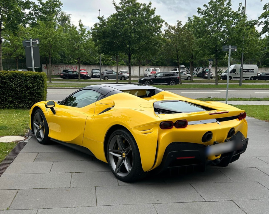 Ferrari SF-90 Spider külső fotó