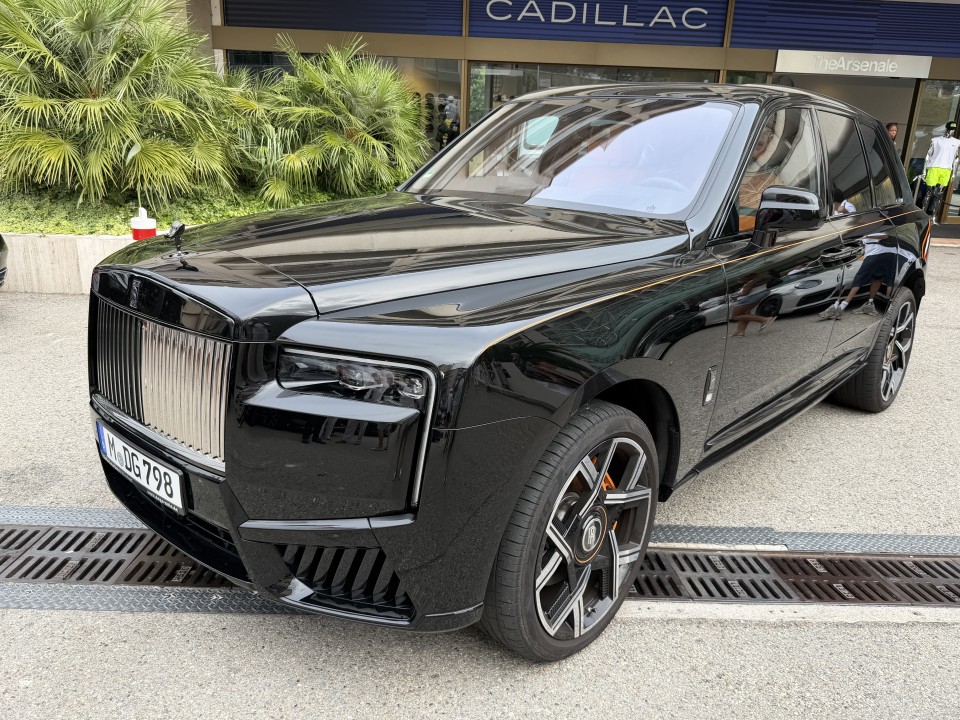 Rolls-Royce Cullinan Black Badge külső fotó